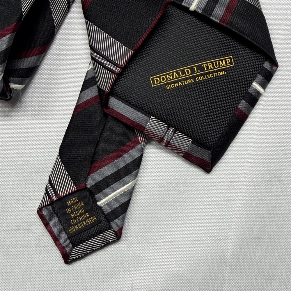 Donald J. Trump Signature Collection Black Patterned Silk Necktie - Picture 4 of 7